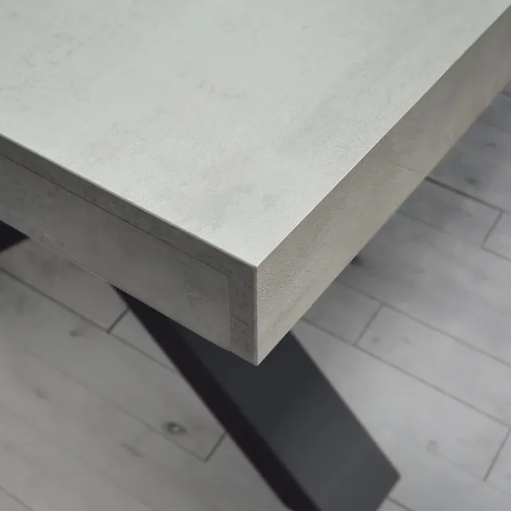 Tavolo 160/250cm allungabile grigio cemento gambe in antracite Hildago